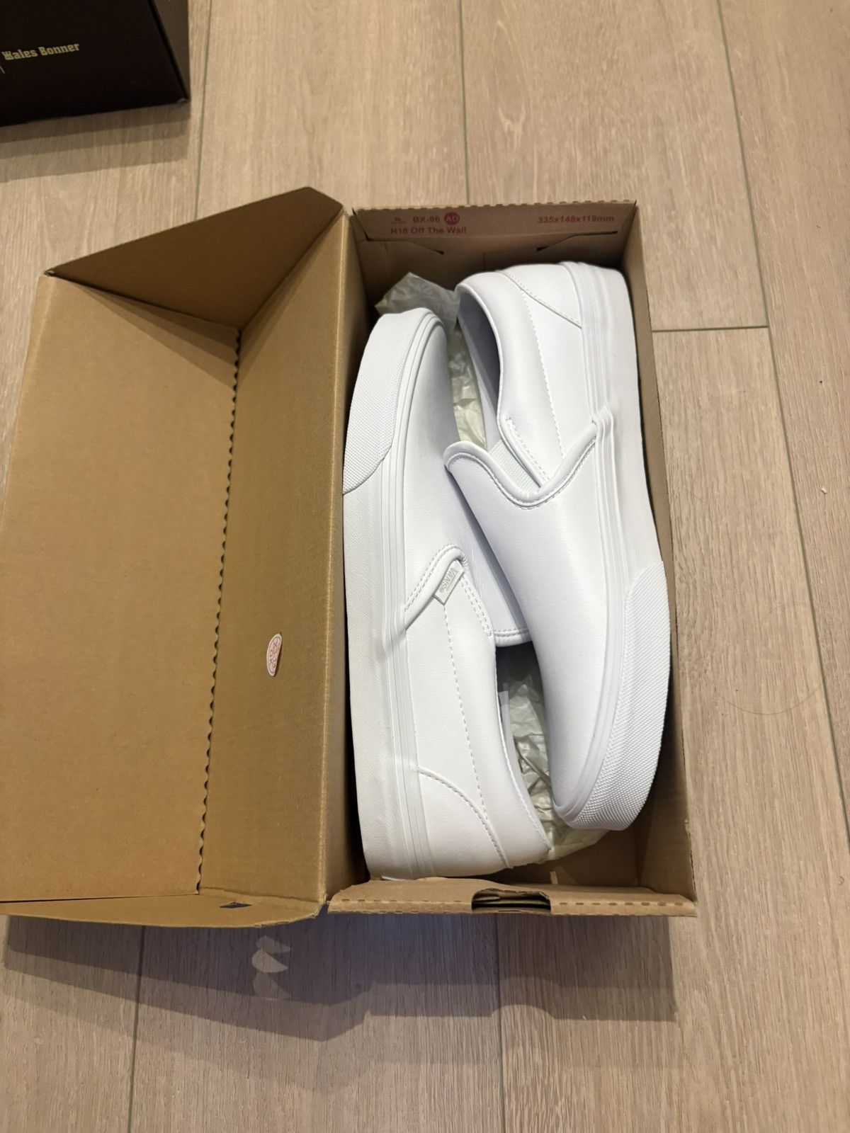 Vans Vans Classic Slip On Leather Size US 10.5 / EU 43-44 - 1 Thumbnail