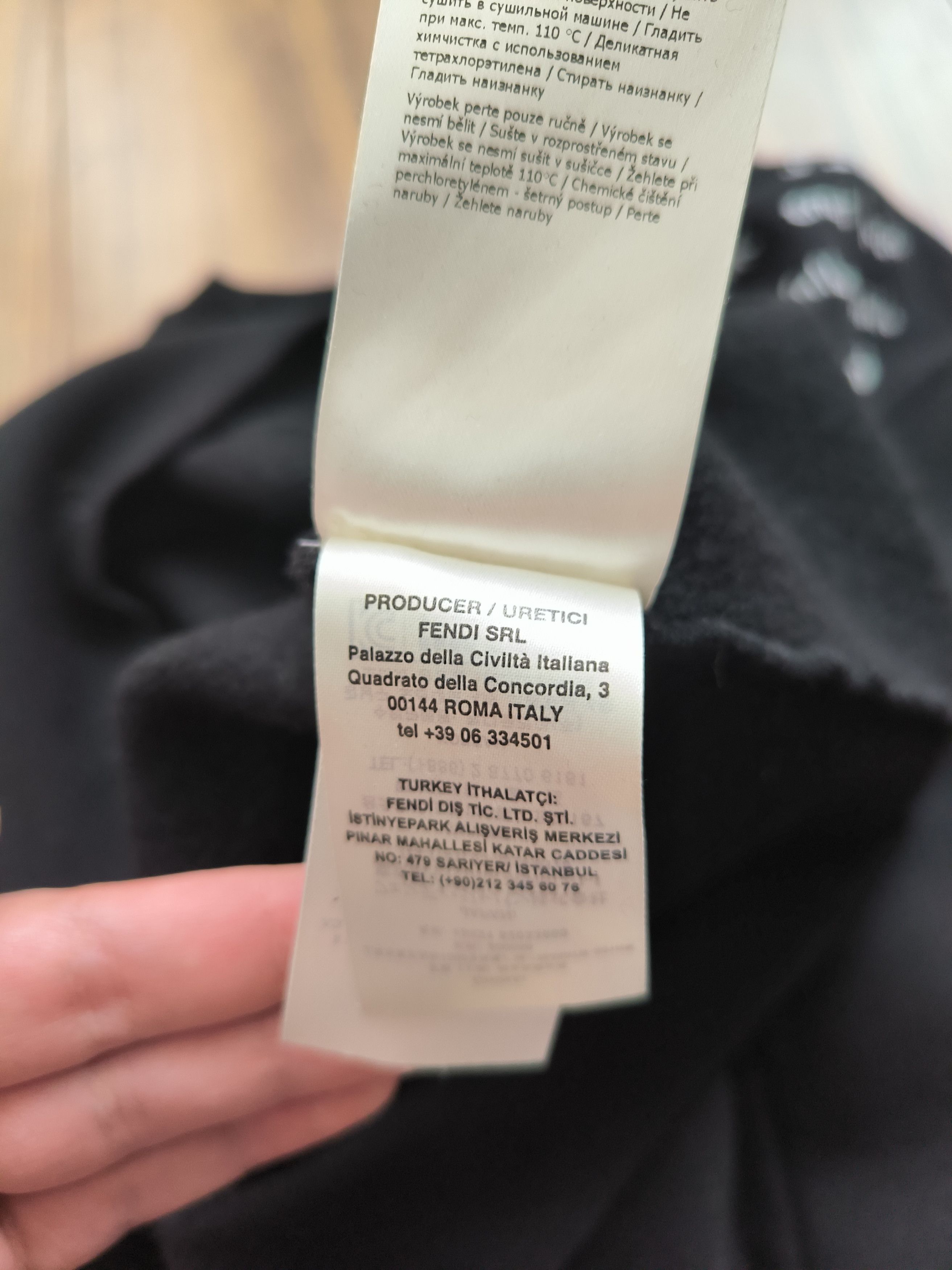 Fendi Fendi Black Crewneck, 46 IT, very good condition Size US S / EU 44-46 / 1 - 10 Thumbnail