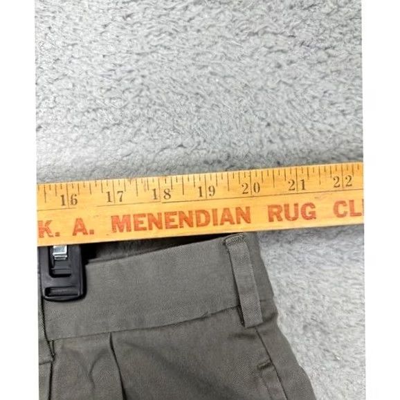 Van Heusen VINTAGE? No — Van Heusen Shorts Men 40 Grey 100% Cotton Khaki Chino Pleated Outdoor Pocket NEW Size US 40 / EU 56 - 6 Thumbnail