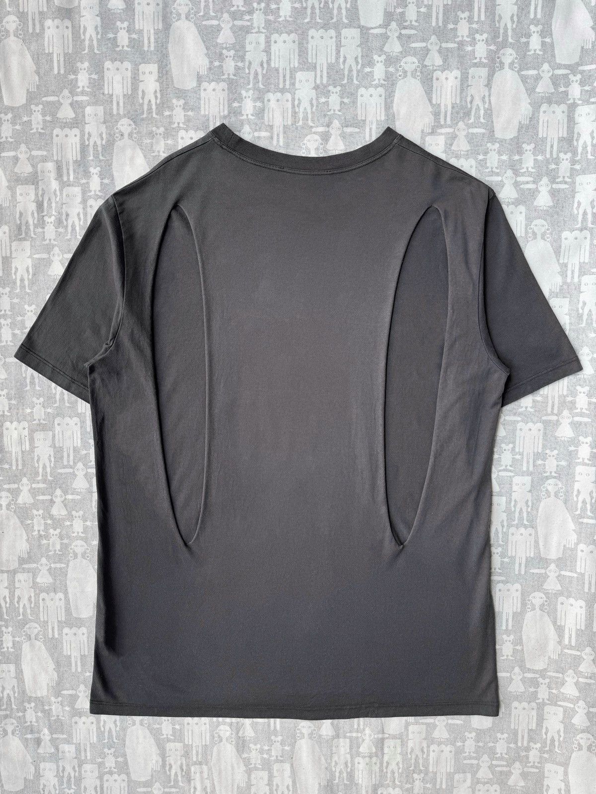 Raf Simons Raf Simons SS06 Cut Out Back Oversized Tee-Shirt Size US M / EU 48-50 / 2 - 1 Thumbnail