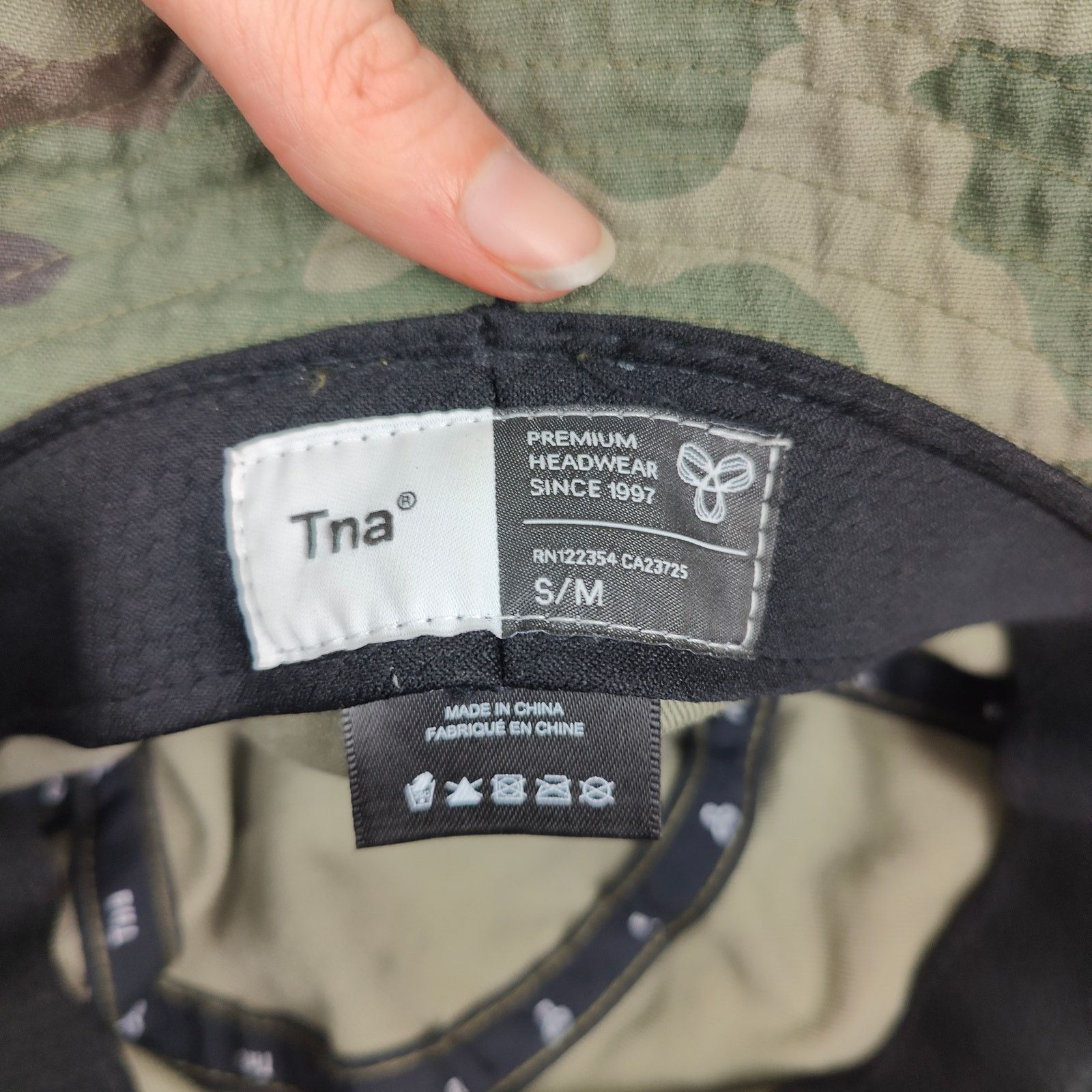Aritzia Aritzia TNA Bucket Hat Womens Small Medium Green Camo Size ONE SIZE - 5 Thumbnail