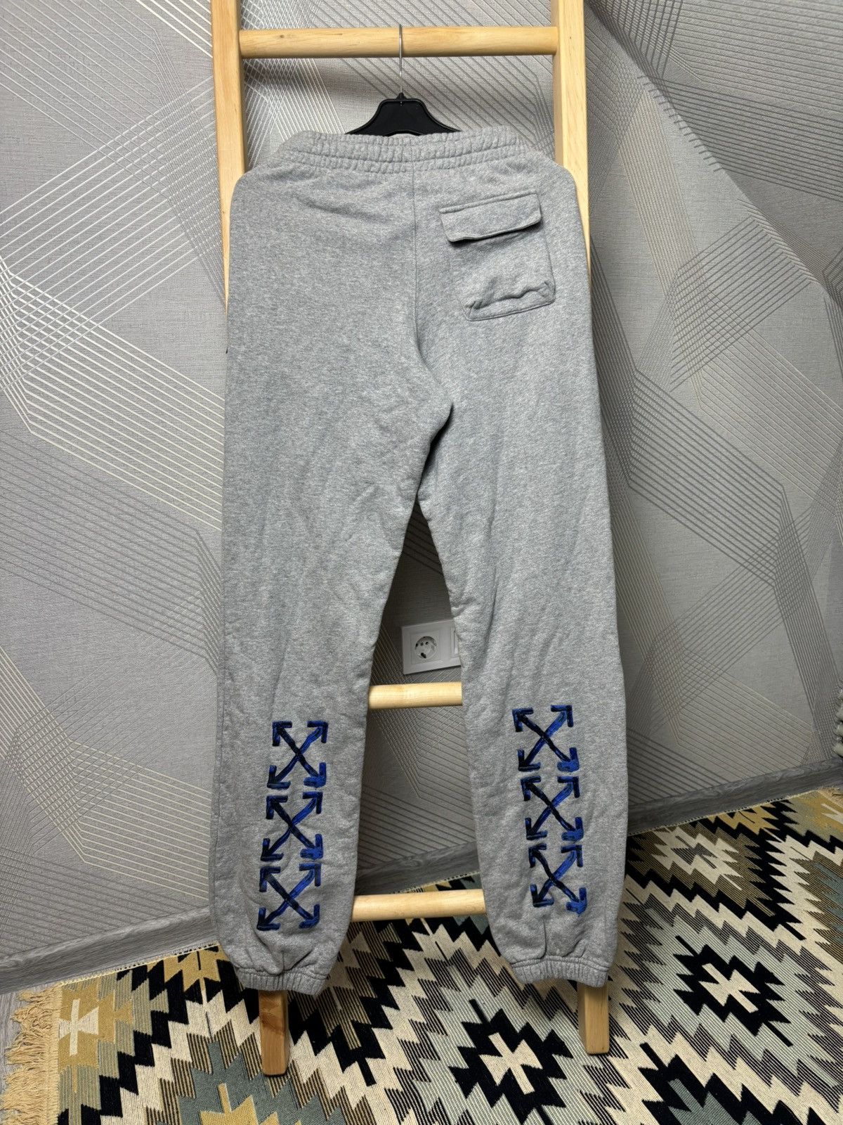 Off-White New OFF-White 3D Acrylic Arrows sweatpants XS size Size US 29 - 2 Thumbnail