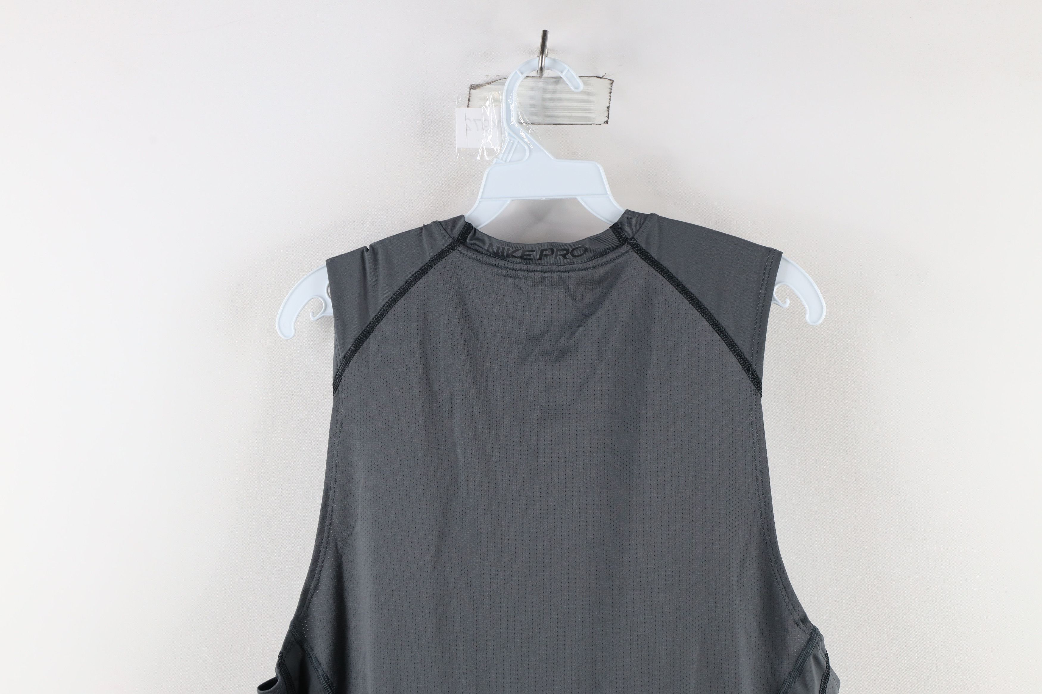 Nike × Vintage Nike Pro Swoosh Logo Compression Sleeveless Training T-Shirt Size US L / EU 52-54 / 3 - 13 Thumbnail