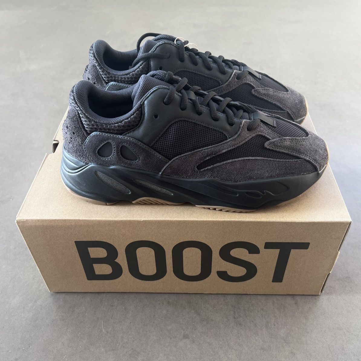 Adidas ⭐️DEADSTOCK 700v1 UTILITY BLK Size US 10.5 / EU 43-44 - 1 Thumbnail