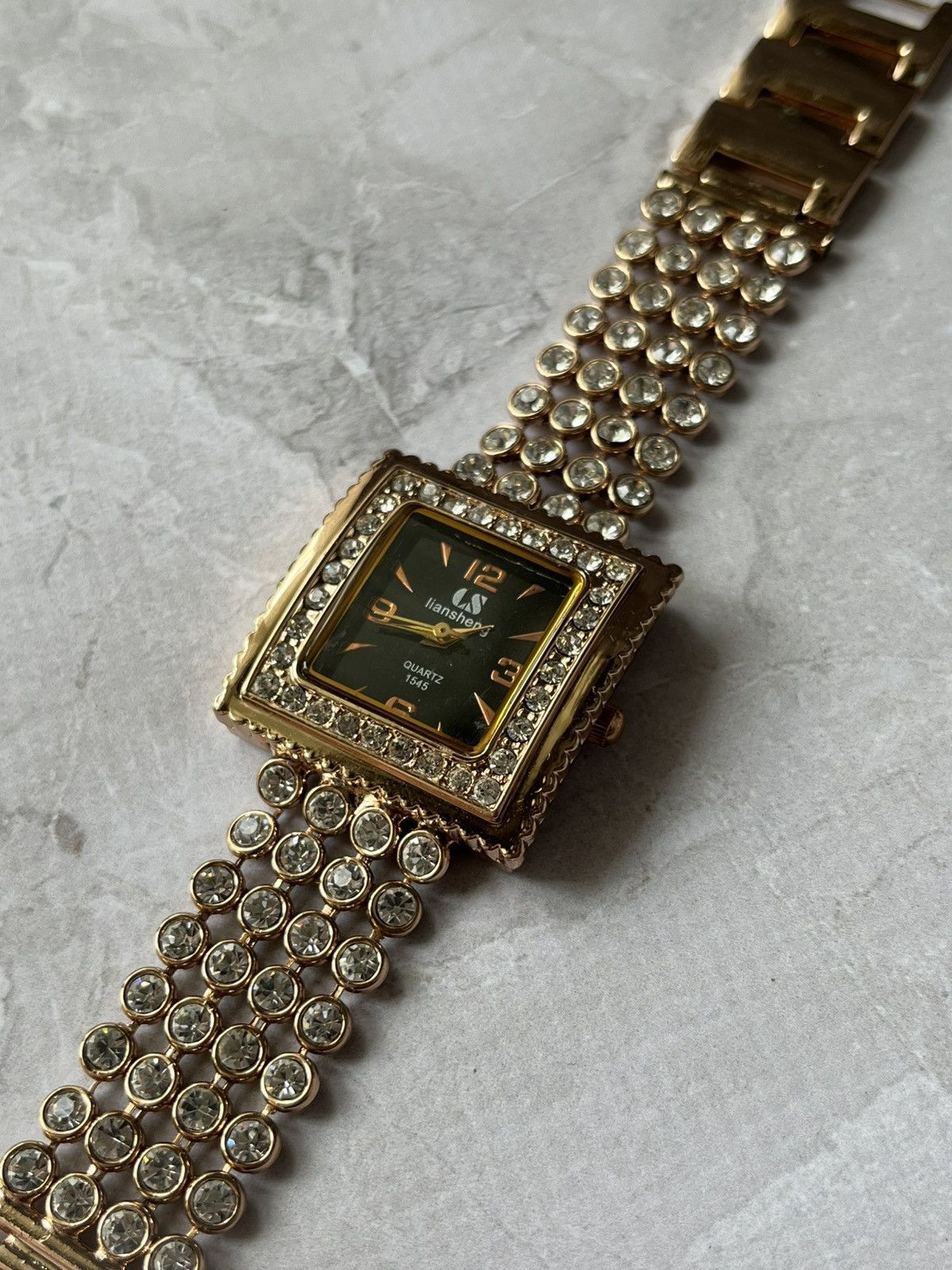 Liansheng Quartz Luxury Watch with Rhinestones