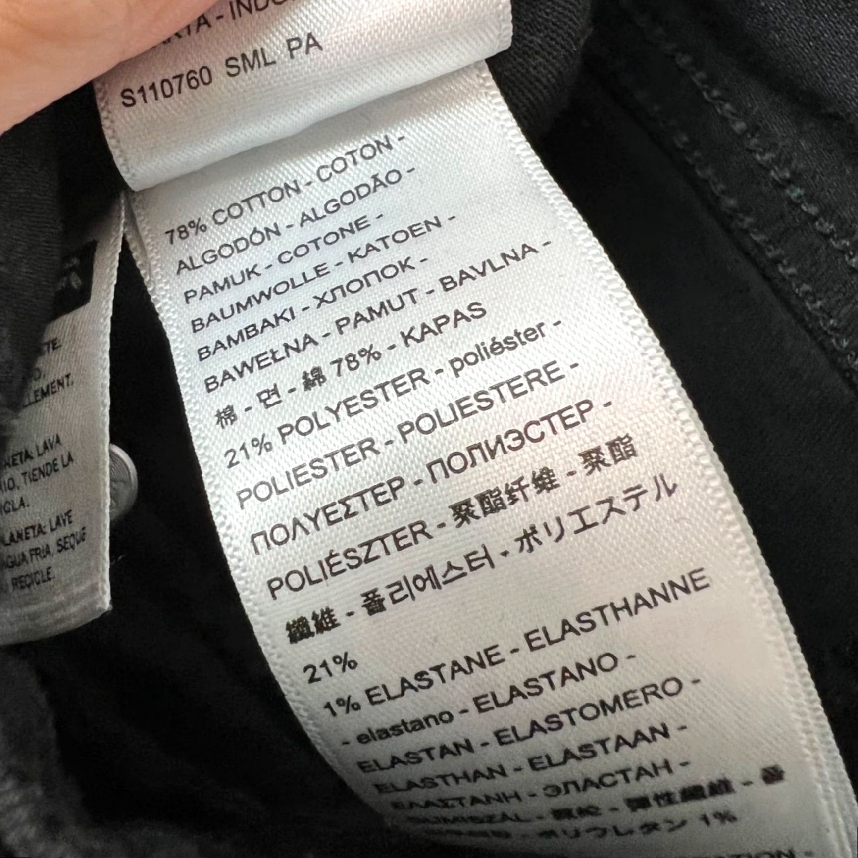 Levi's Levi's 726 Flare Jeans Womens Size 27 Black Denim Stretch High Rise 5-Pocket Denim Cotton Blend Regular Inseam 30in Dark Wash Leather/Logo Accent N/A Size 27" / US 4 / IT 40 - 4 Thumbnail