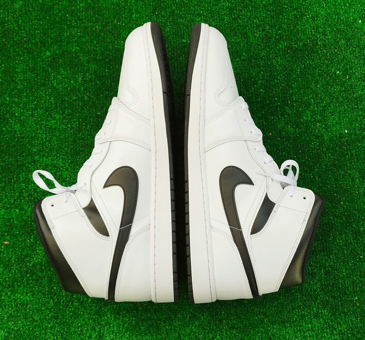 Jordan Brand Shoes Air Jordan 1 Mid. Size US 15 / EU 48 - 4 Thumbnail