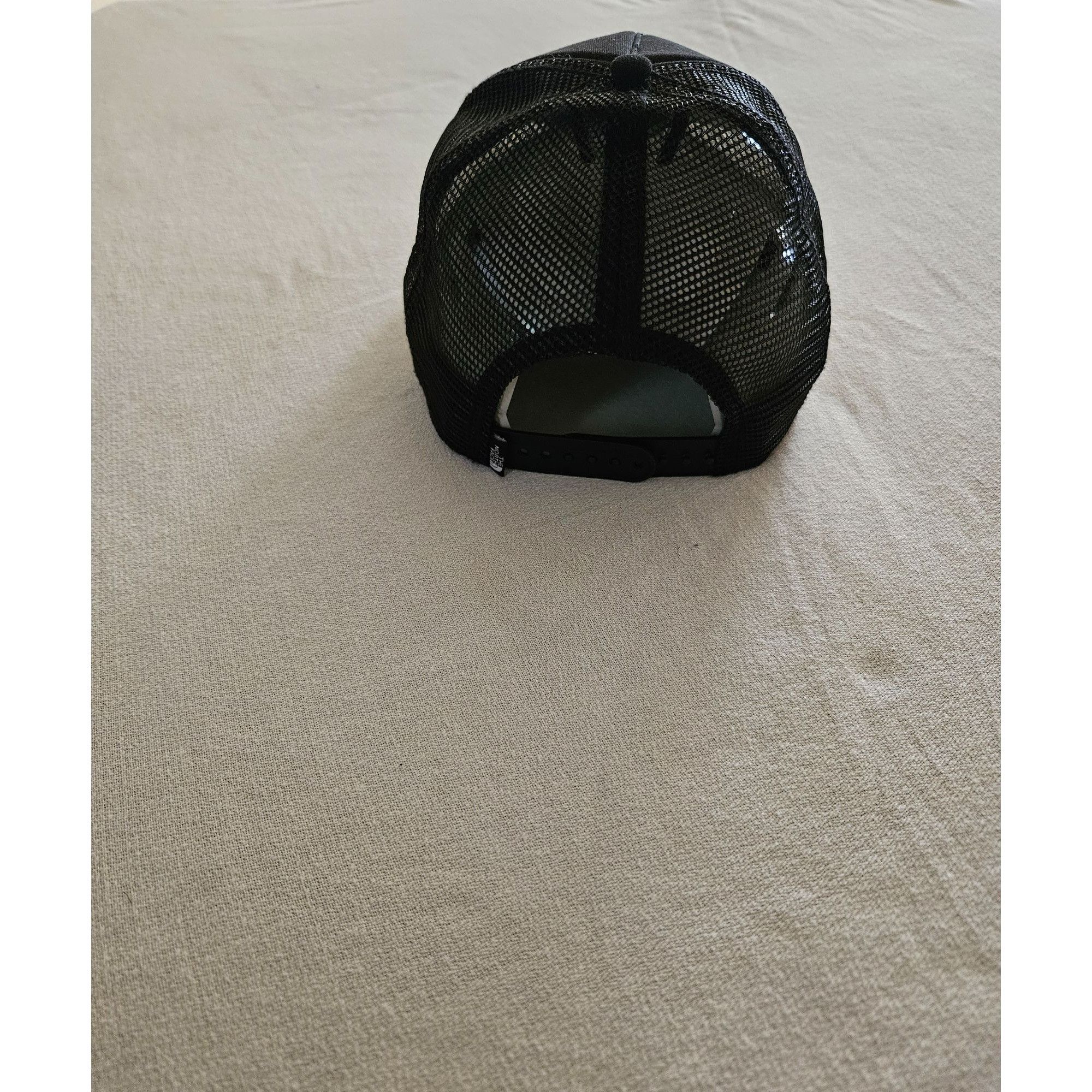 The North Face Base Camp Van The North Face Trucker Hat Unisex O/S Black Size ONE SIZE - 3 Thumbnail