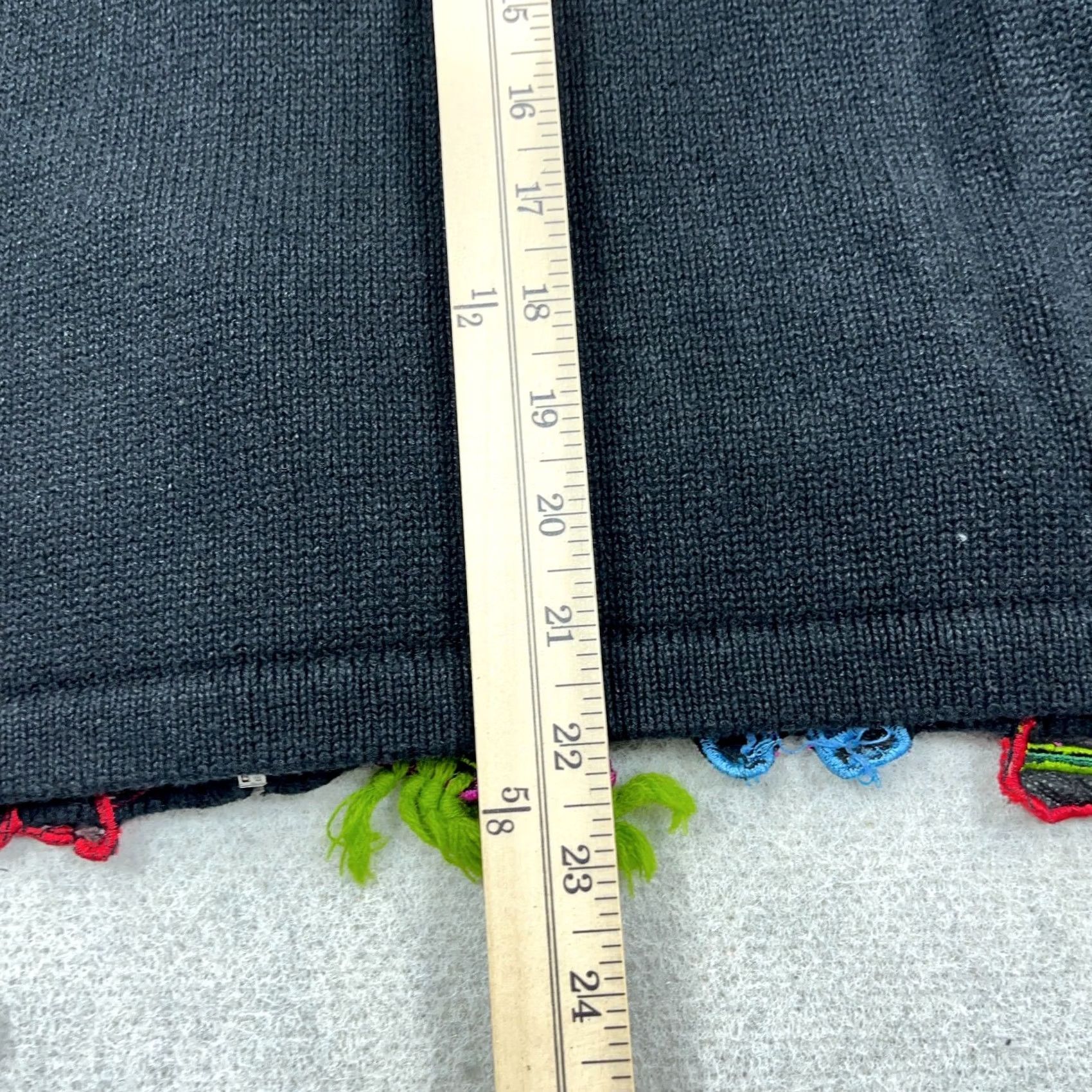 Vintage VINTAGE Christmas Cardigan Sweater Women M Black Winter Snowman Snowflakes Embroidered Full Zip 90s Holiday Retro Cardigan Size M / US 6-8 / IT 42-44 - 7 Thumbnail