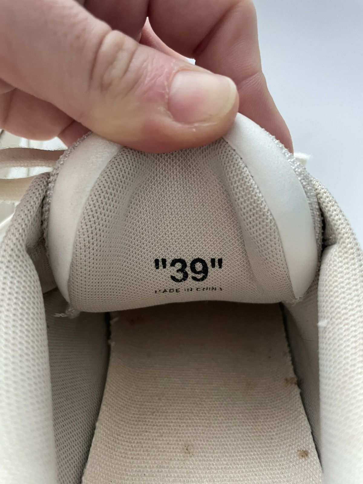 Off-White Out Of Office Beige/White men’s US 6,5 EU 39
