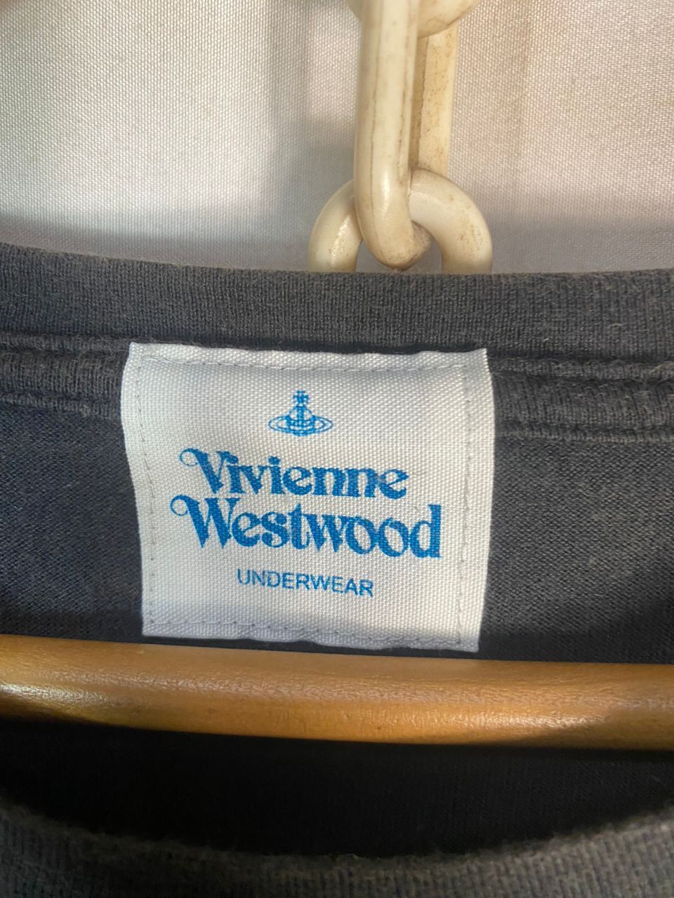 Vivienne Westwood Unisex🔥Vivienne westwood small logo distressed tshirt Size US M / EU 48-50 / 2 - 7 Thumbnail