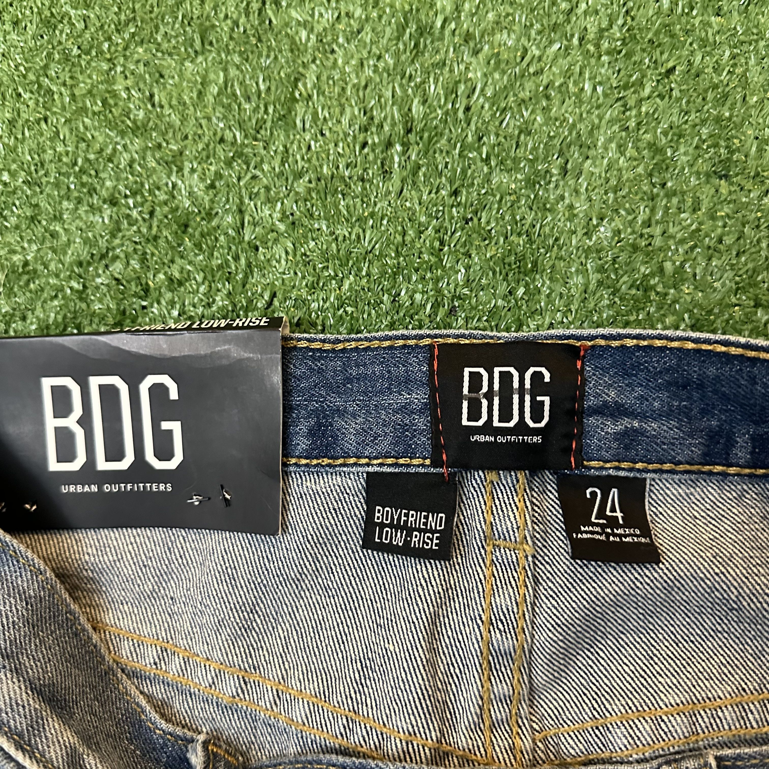 Bdg Women's BDG Low-Rise Boyfriend Jean Shorts Size 29" - 4 Thumbnail