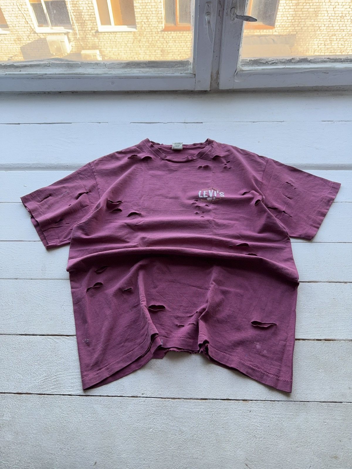 Levi's Vintage Clothing Vintage 90s Retro Levi’s Distressed Faded Tee shirt Size US L / EU 52-54 / 3 - 1 Thumbnail
