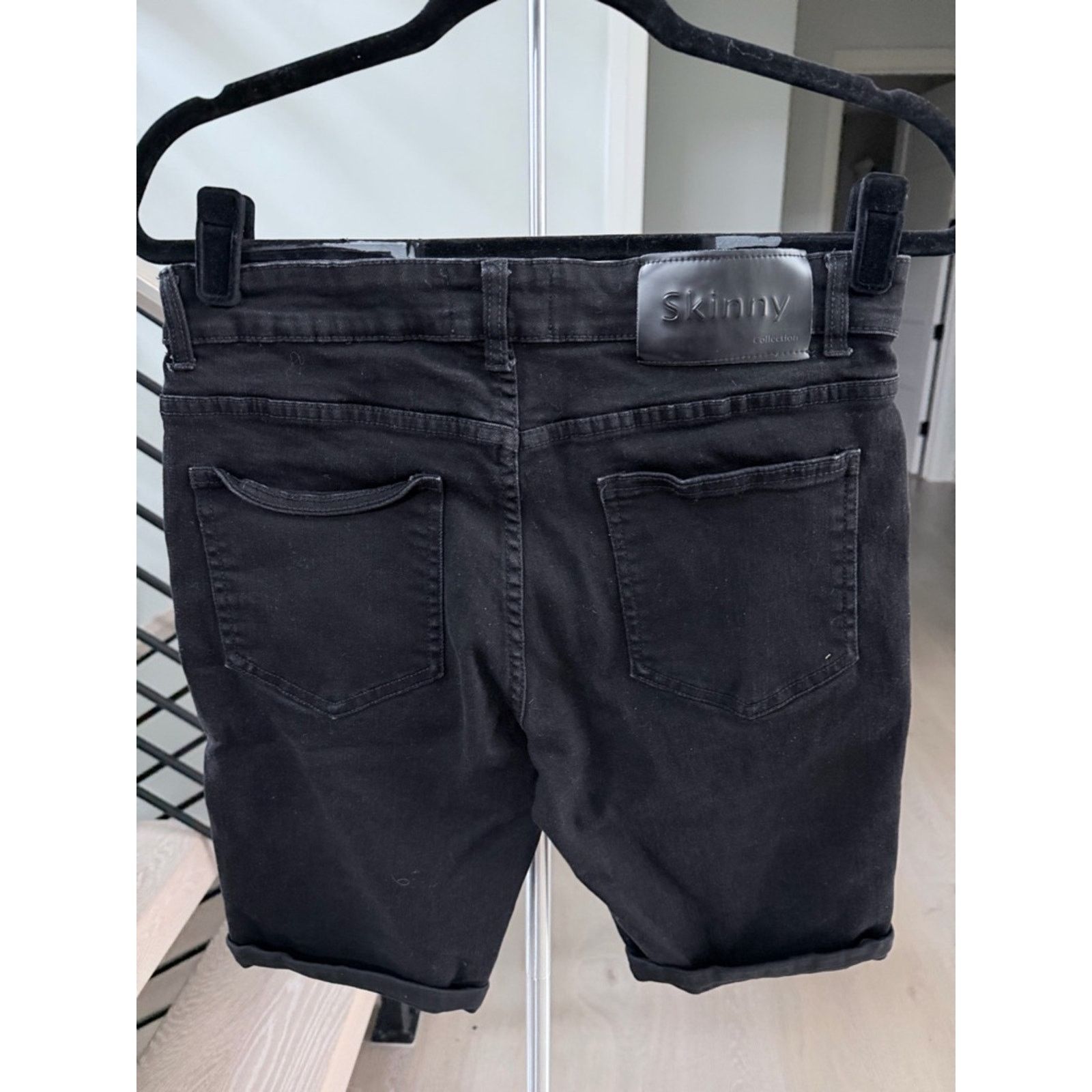 Express Express Black Distressed Skinny Denim Bermuda Shorts size 30 Size US 30 / EU 46 - 4 Thumbnail