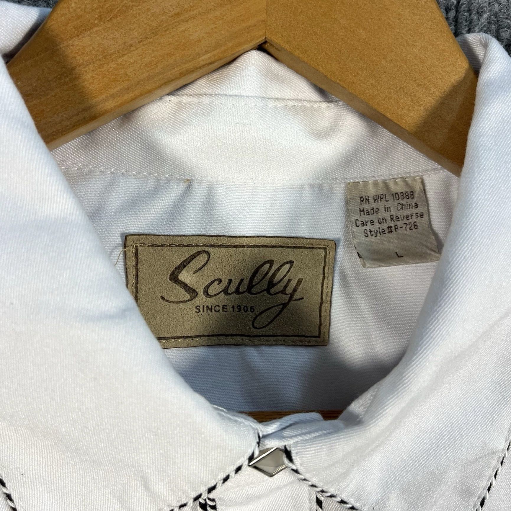Scully VINTAGE Scully Mens Western Shirt L White Rockabilly Pearl Snap Cuffs Yolk Button-Up Long Sleeve Size US L / EU 52-54 / 3 - 6 Thumbnail