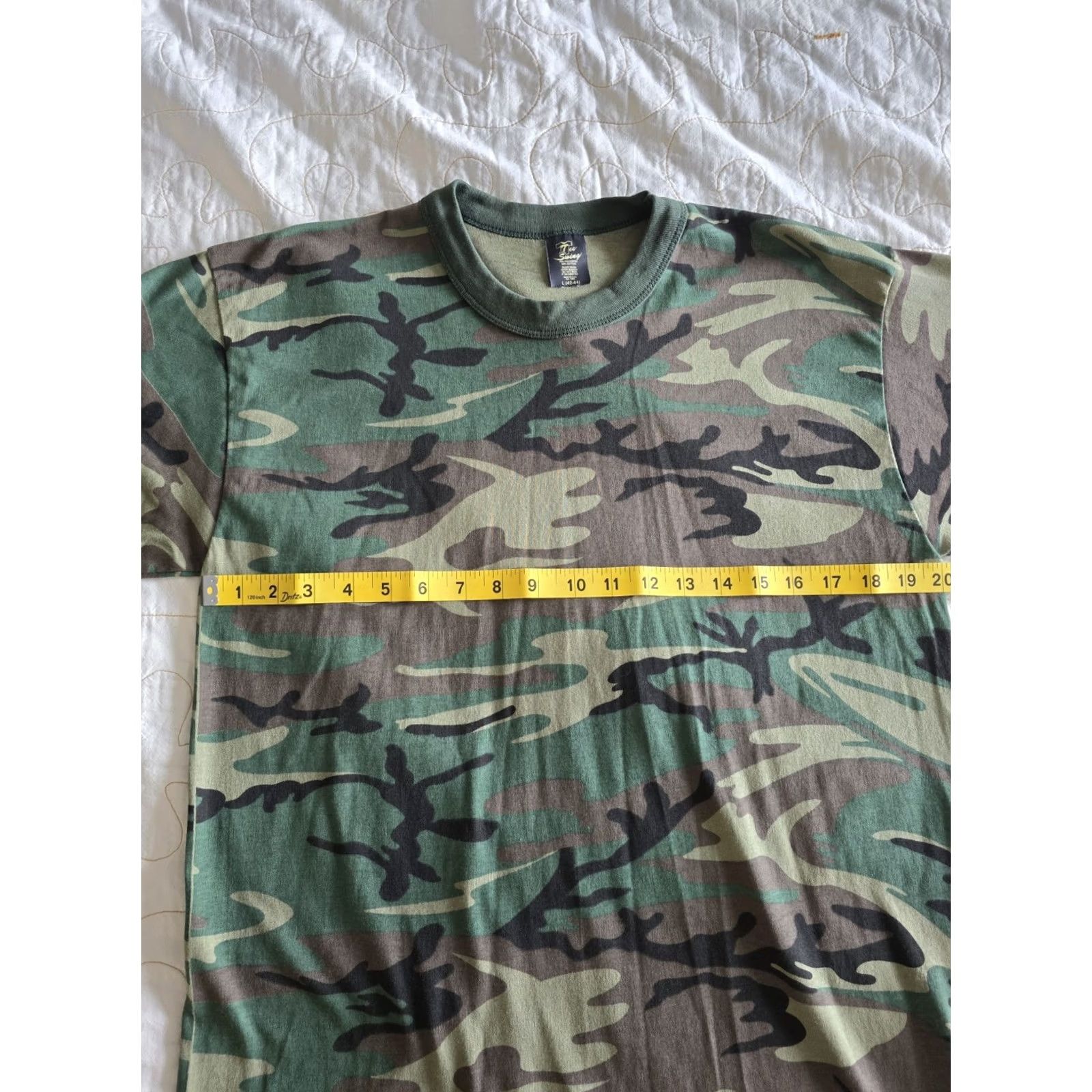 Vintage VINTAGE Camouflage Hunting Camo Short Sleeve Tee LARGE Woodland Green Tee Swing Shirt Unisex Adult 1980s Graphic Tee Mens Womens Size US L / EU 52-54 / 3 - 6 Thumbnail