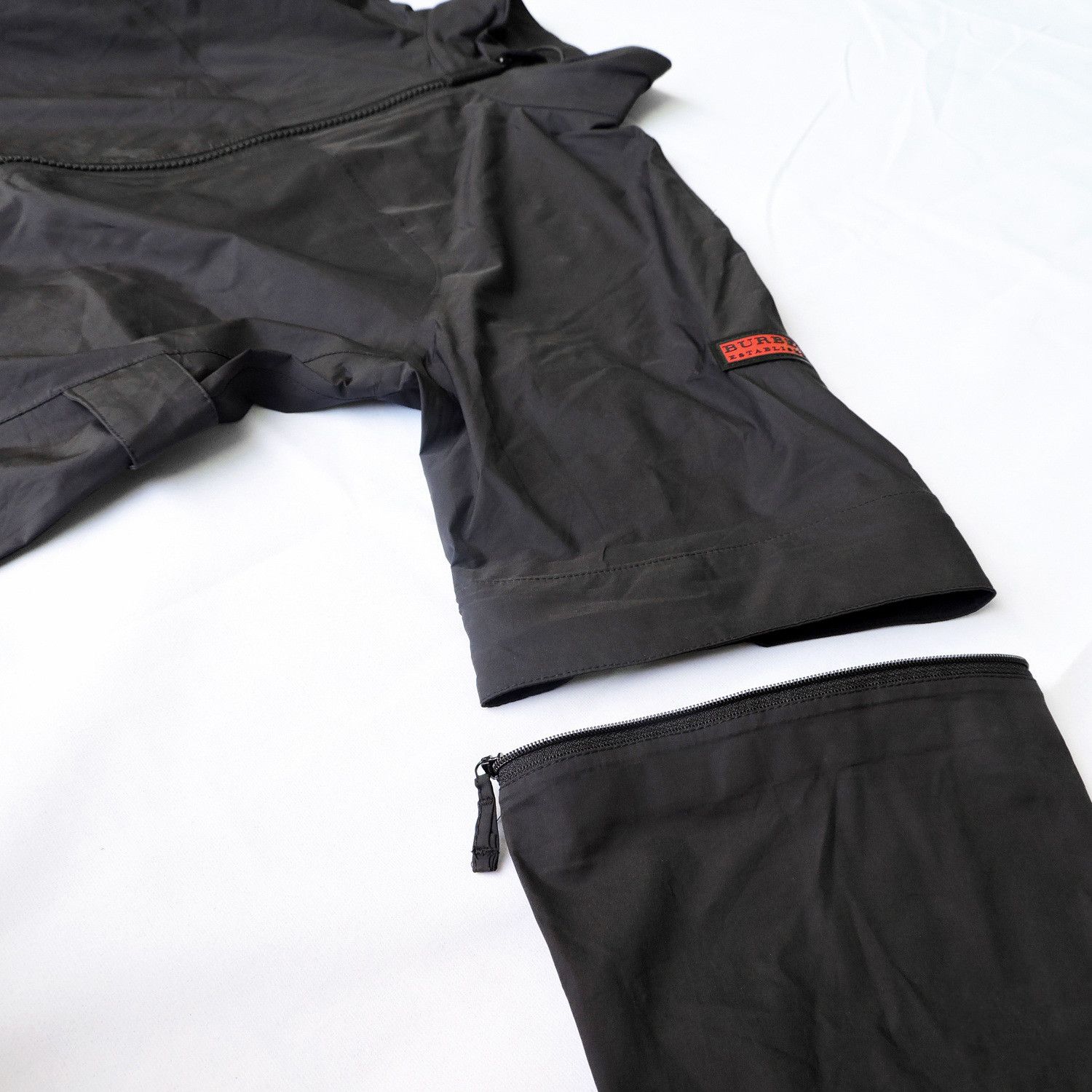 Burberry BURBERRY OUTDOOR WATERPROOF PACKABLE JACKET Size US S / EU 44-46 / 1 - 10 Thumbnail