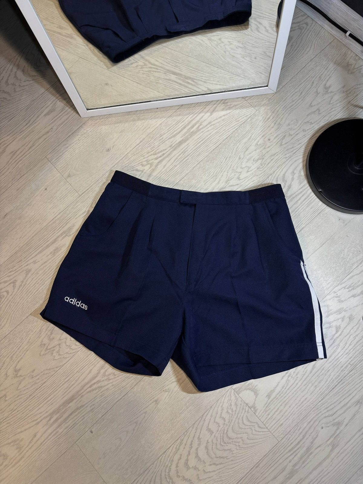 Adidas 90’s Adidas vintage short Size:L Size US 34 / EU 50 - 2 Thumbnail
