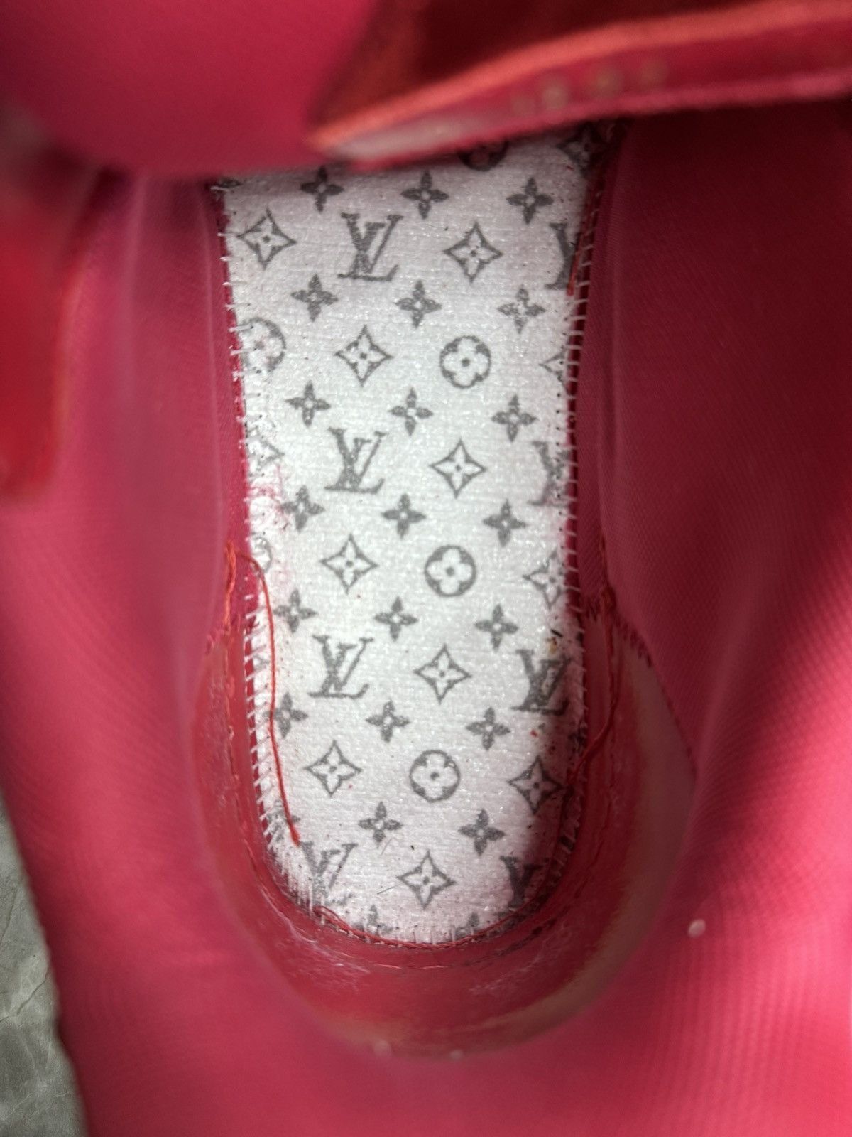 Louis Vuitton Louis Vuitton Red White LV Skate Trainer Size US 9 / EU 42 - 9 Thumbnail