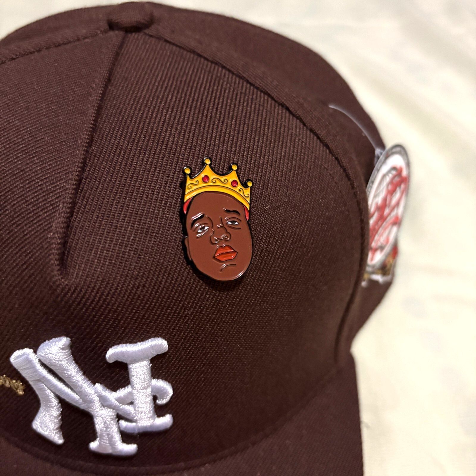 TWNTY-TWO Notorious BIG TWNTY TWO Yankees x Mets brown Snapback & pin Size ONE SIZE - 3 Thumbnail