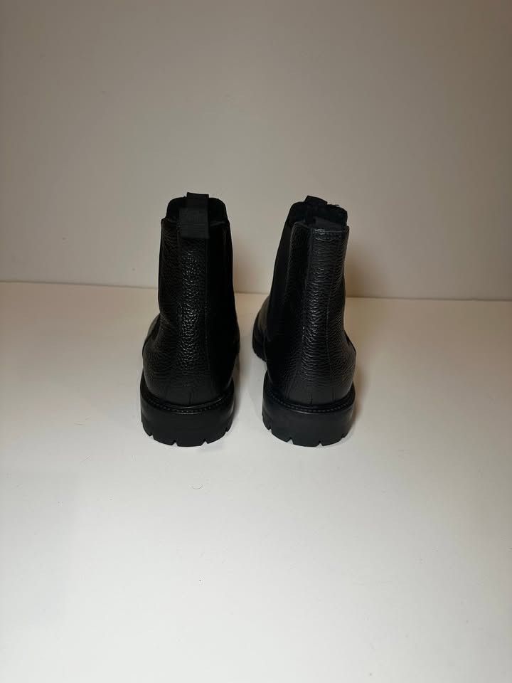 Common Projects Common Projects - Winter Lug Tread Chelsea Boot (45, US12) Size US 12 / EU 45 - 2 Thumbnail