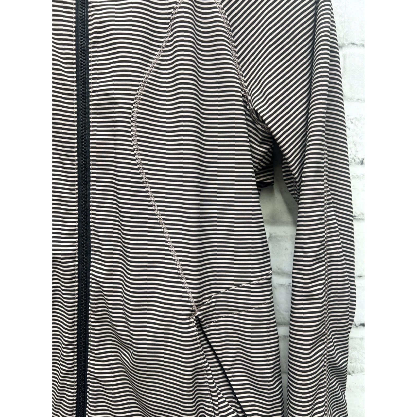 Lululemon Lululemon Women’s Striped Hooded Athletic Jacket Pink/Black Sz 4 - Women's Activewear Jacket Size S / US 4 / IT 40 - 3 Thumbnail