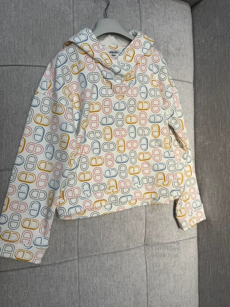 Hermes Hermes Hooded Sweatshirt, Size 40, White with Colorful Log Size XS / US 0-2 / IT 36-38 - 1 Thumbnail
