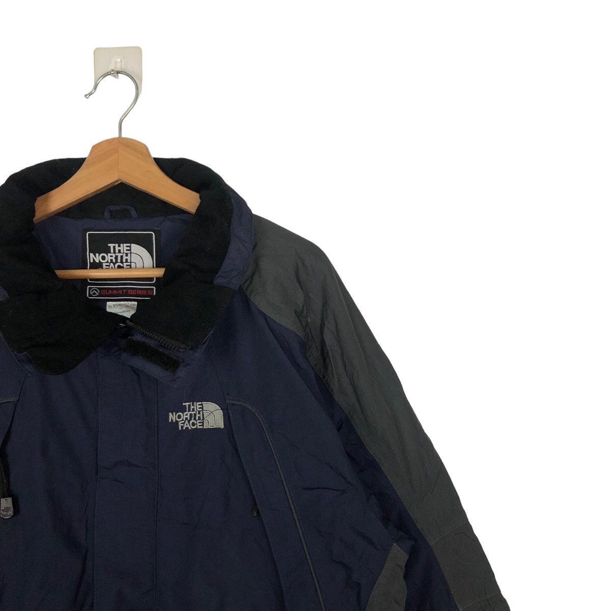 The North Face VINTAGE THE NORTH FACE SUMMIT SERIES SURVIVAL JACKET Size US L / EU 52-54 / 3 - 5 Thumbnail