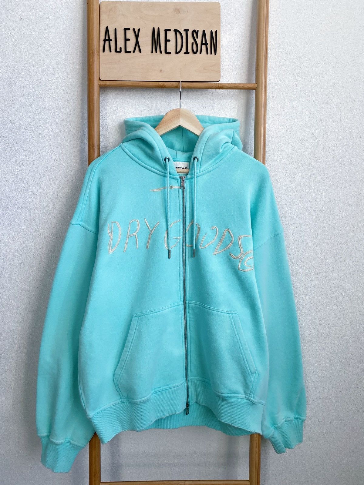 H&M × Jean-Michel Basquiat × Who Decides War WHO DECIDES WAR x BASQUIAT x H&M OVERSIZED FIT HOODED COTTON Size US M / EU 48-50 / 2 - 2 Thumbnail