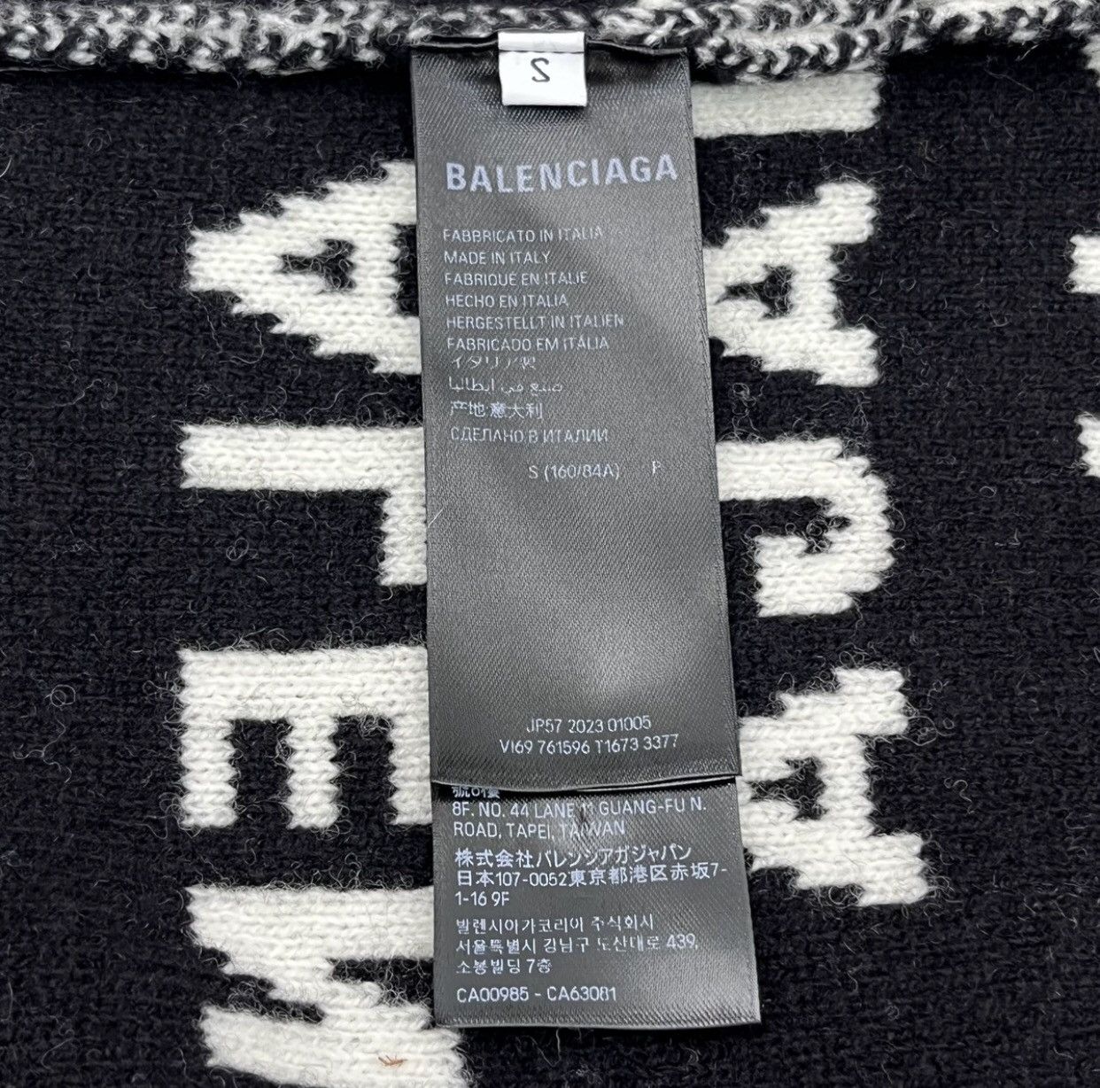 Balenciaga Balenciaga logo printed round neck long sleeved sweater Size US S / EU 44-46 / 1 - 7 Thumbnail