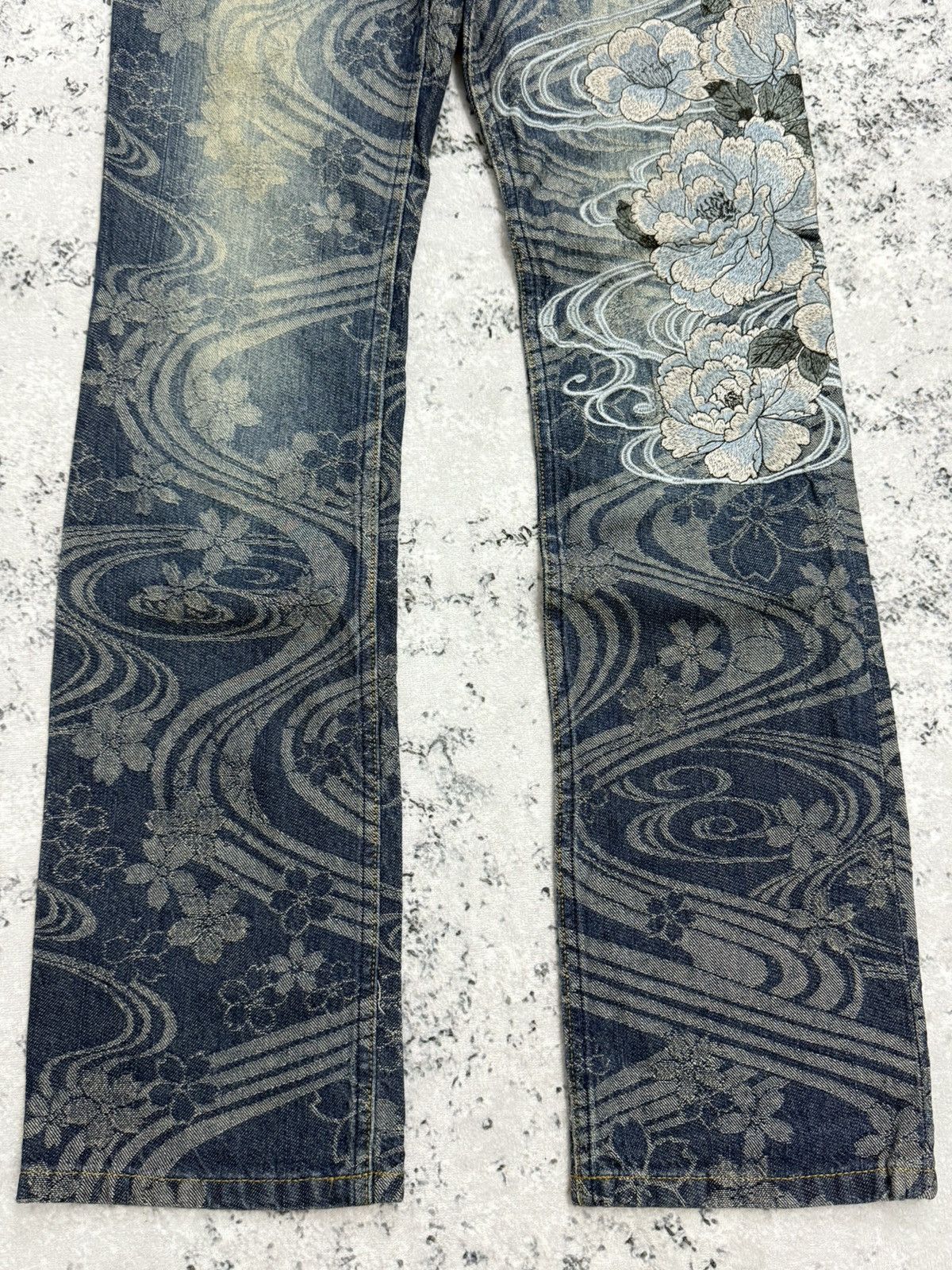 Karakuri Tamashii Vintage Karakuri Tamashi Sakura Embroidered Mini Flare Denim Size US 28 / EU 44 - 6 Thumbnail