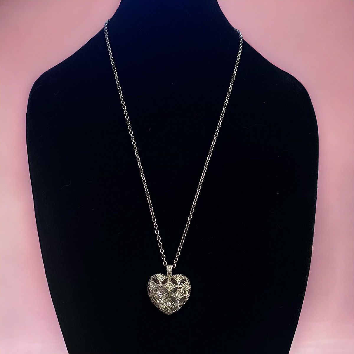 Aero filigree rhinestone puffed heart pendant necklace