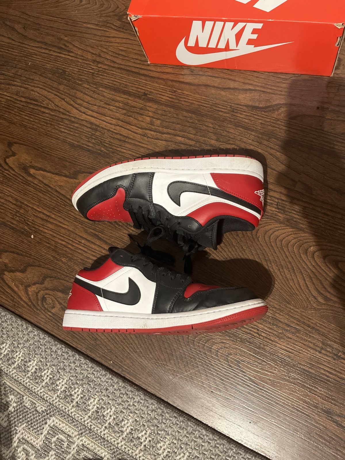 Jordan Brand × Nike Jordan 1 Low Bred Size US 11 / EU 44 - 1 Thumbnail