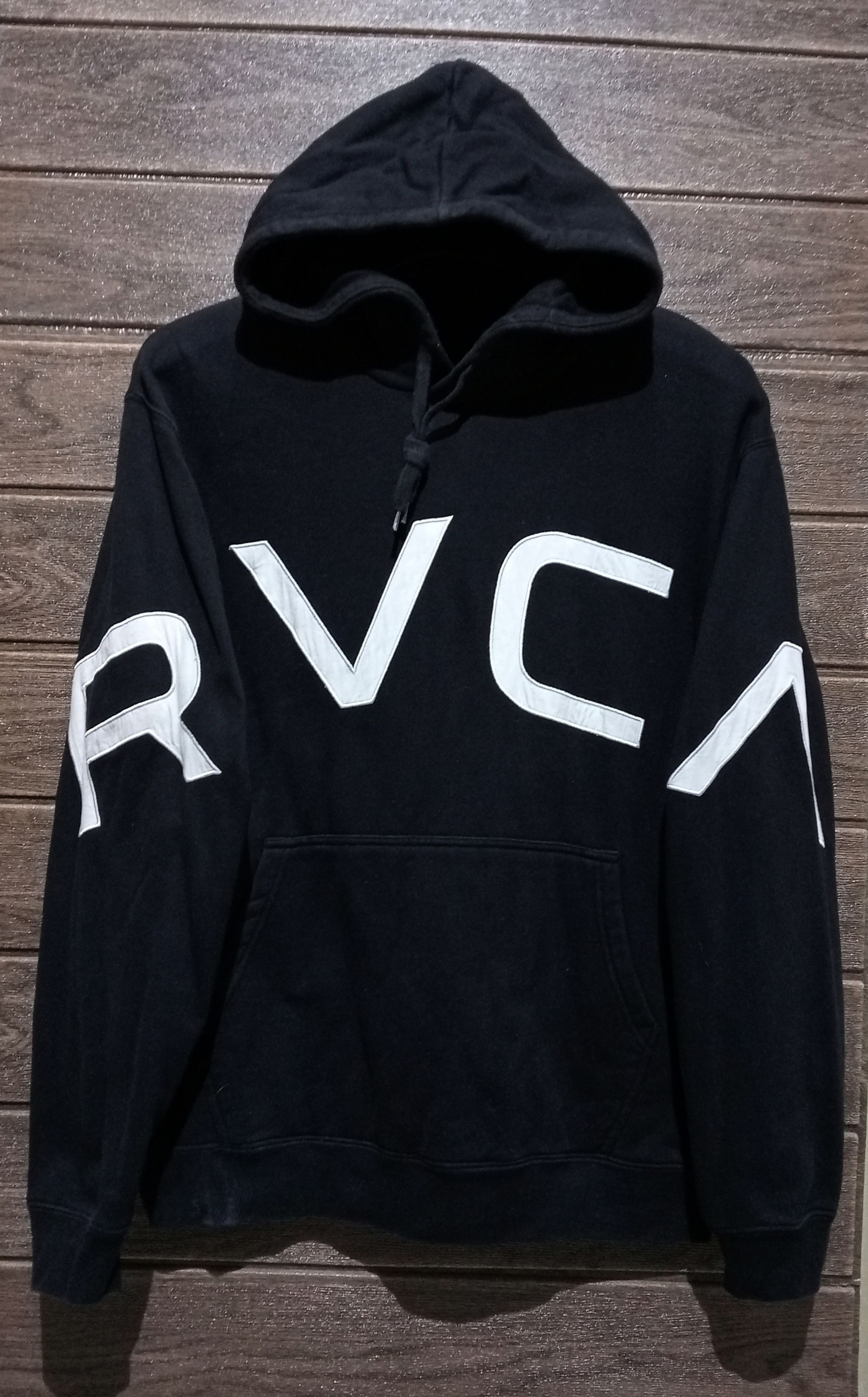 RVCA Vintage RVCA Spellout Pullover Hoodie Very Rare Size US L / EU 52-54 / 3 - 1 Thumbnail