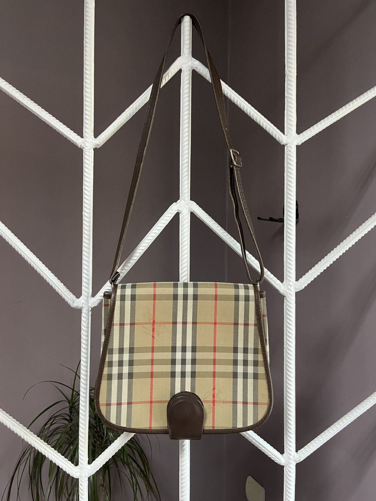 Burberry Vintage Burberry Leather Bag Made in England Size ONE SIZE - 1 Thumbnail