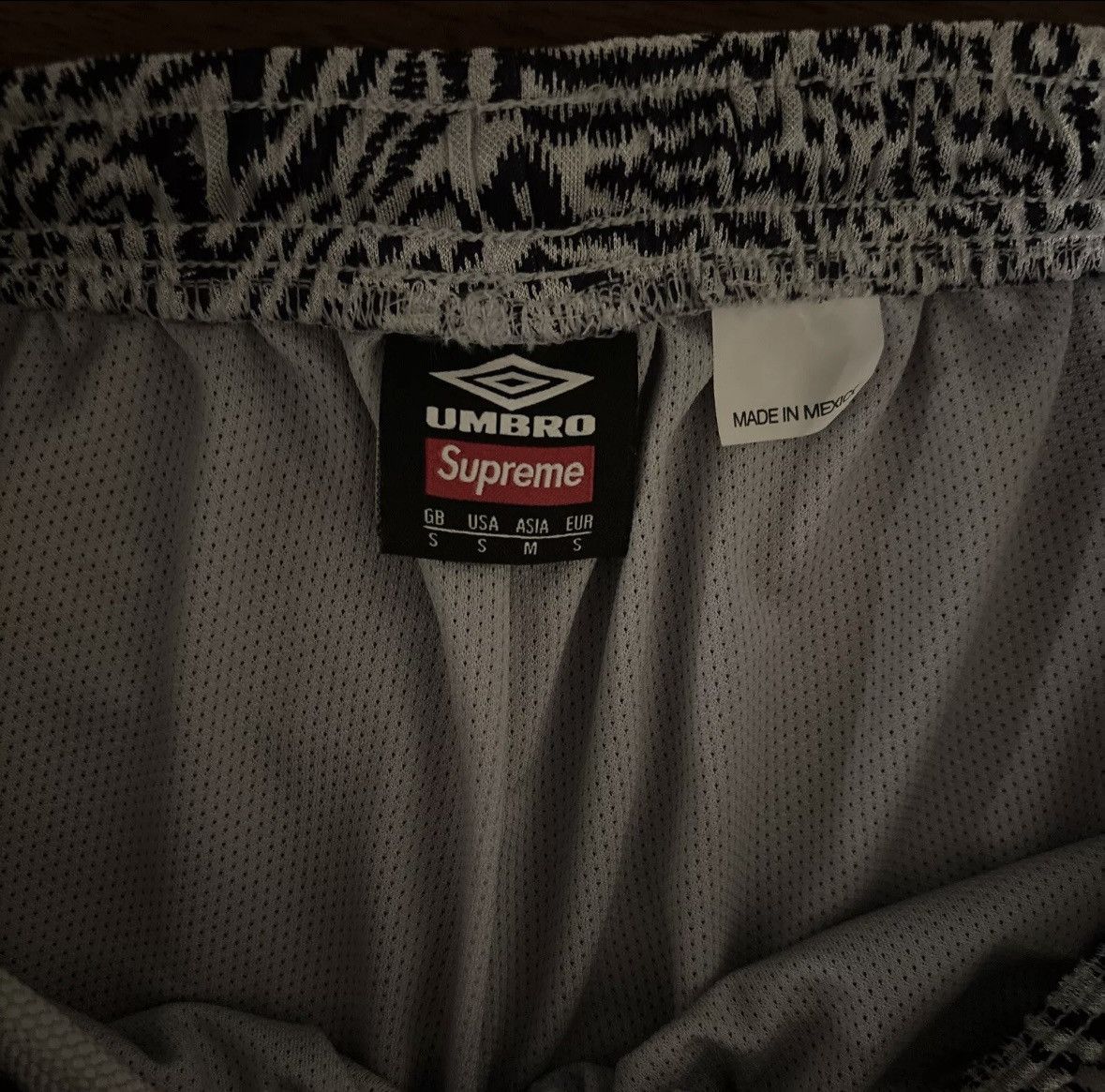 Supreme × Umbro Jacquard Animal Print Soccer Shorts Size US 30 / EU 46 - 3 Thumbnail