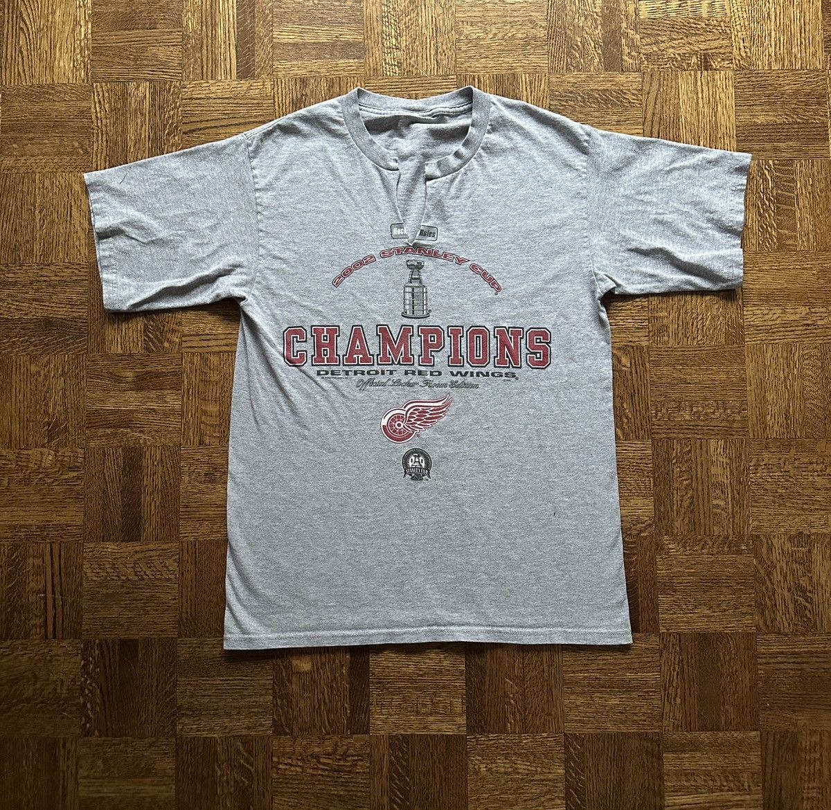 NHL 2002 Detroit Red Wings Stanley Cup Champions Graphic Tee Size US L / EU 52-54 / 3 - 1 Thumbnail