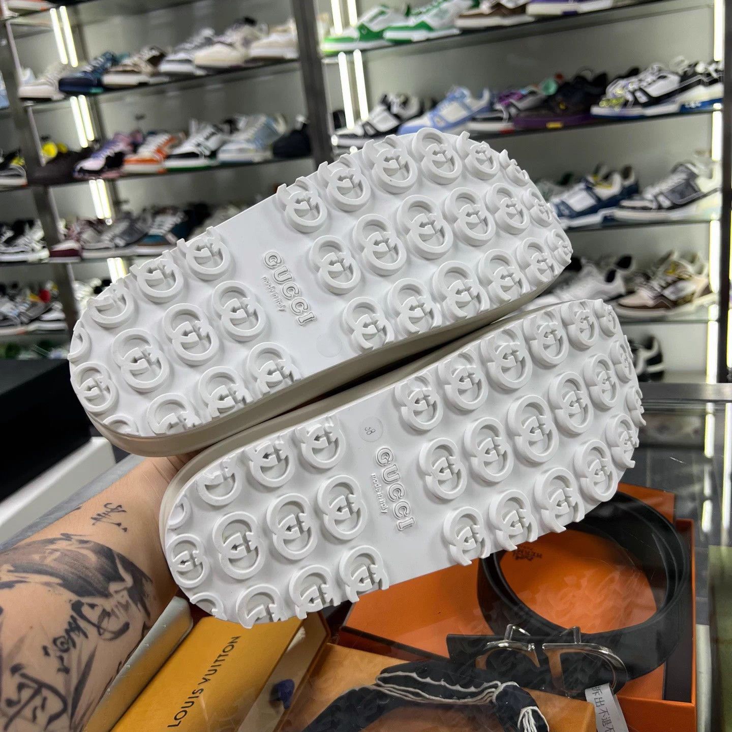Gucci Gucci GG white platform slippers size 38 Size US 7.5 / IT 37.5 - 6 Thumbnail