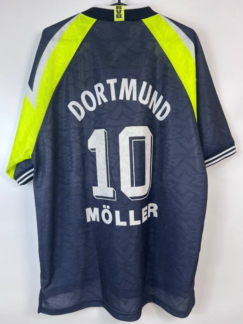 Nike BORUSSIA DORTMUND 1995-1996 MOLLER AWAY SOCCER JERSEY Sz XL Size US XL / EU 56 / 4 - 5 Thumbnail