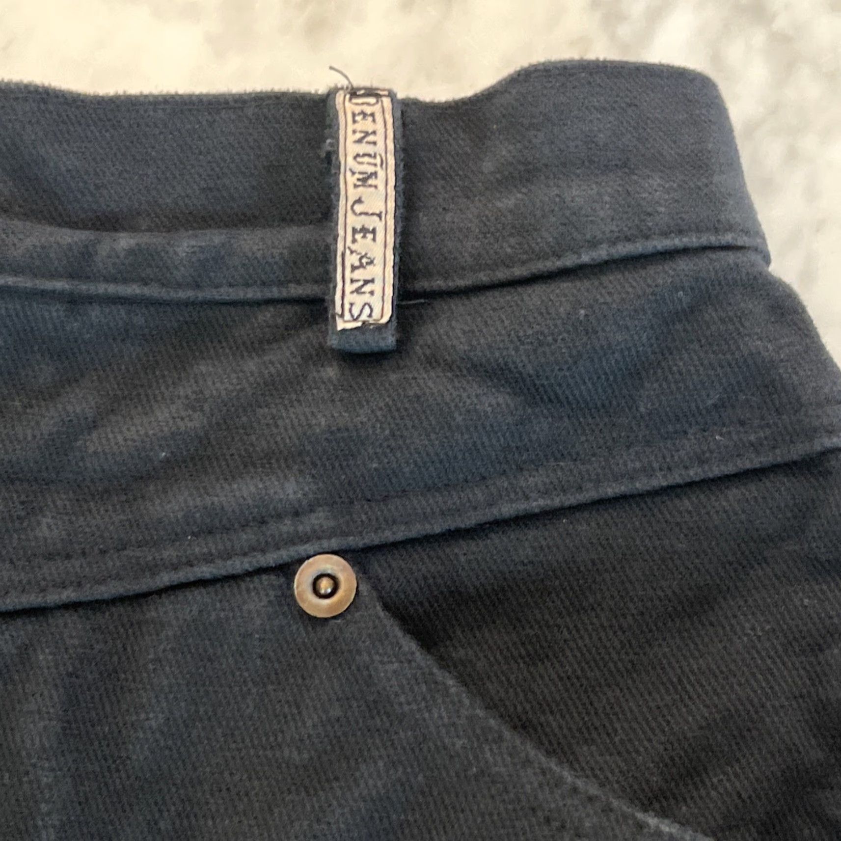 Denime VINTAGE Denum Jeans Black Denim Skirt 5/6 Waist 28 Length 33 Slit Pencil Knee Length Women Size 27" / US 4 / IT 40 - 6 Thumbnail