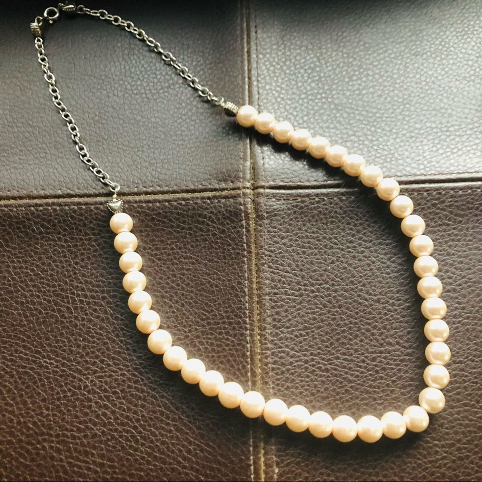 Vintage Vintage light peach glass pearl heart accent necklace Size ONE SIZE - 6 Thumbnail