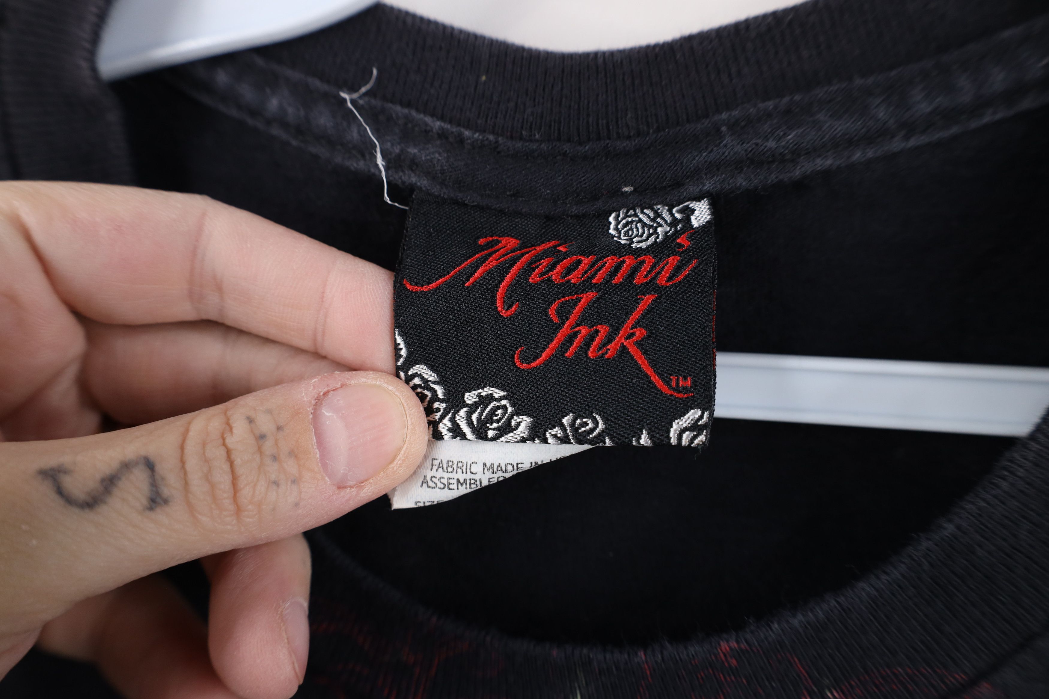 Vintage Vintage Y2K Miami Ink Tattoo Cross UFC MMA T-Shirt Black Size US L / EU 52-54 / 3 - 8 Thumbnail