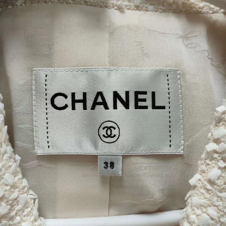 Chanel Chanel Cruise series beige jacket Size XS / US 0-2 / IT 36-38 - 5 Thumbnail