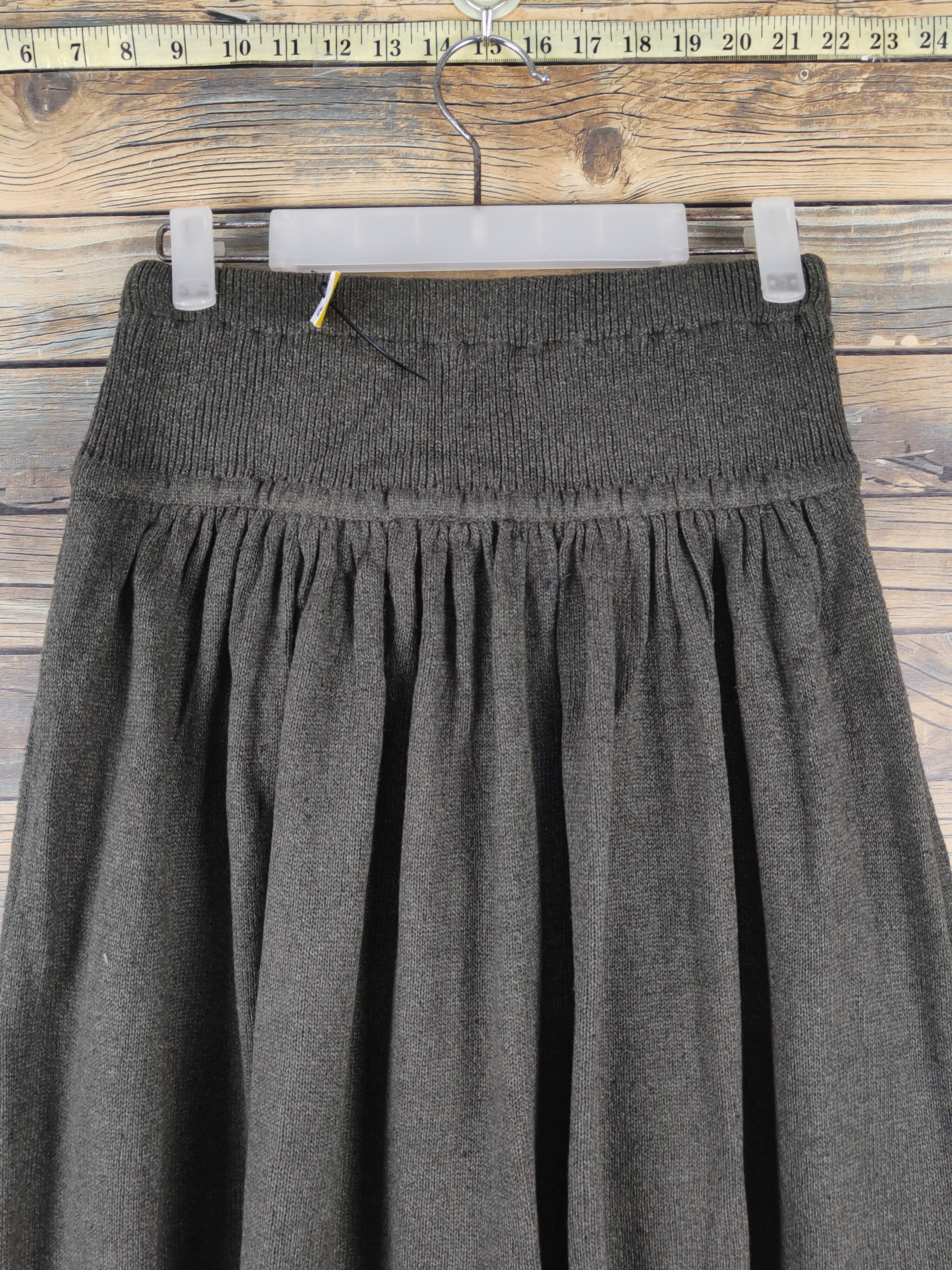 Issey Miyake DL Issey Miyake Olive Knitwear Midi Skirts #W1778 Size 28" / US 6 / IT 42 - 2 Thumbnail