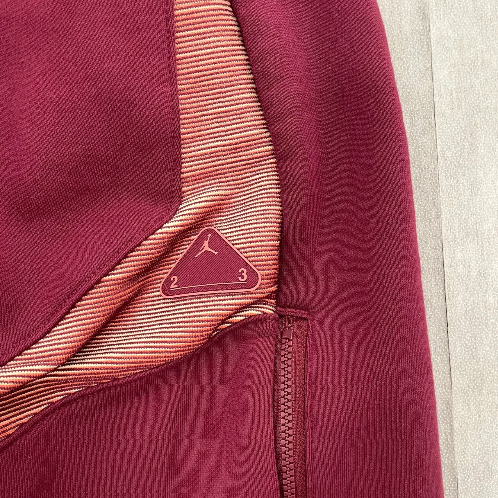 Nike VINTAGE Nike Air Jordan Pants Women’s Small Red Engineered Fleece Sweatpants S Wide-Leg Jumpman Athletic Pants Womens Small Red Size 28" / US 6 / IT 42 - 3 Thumbnail