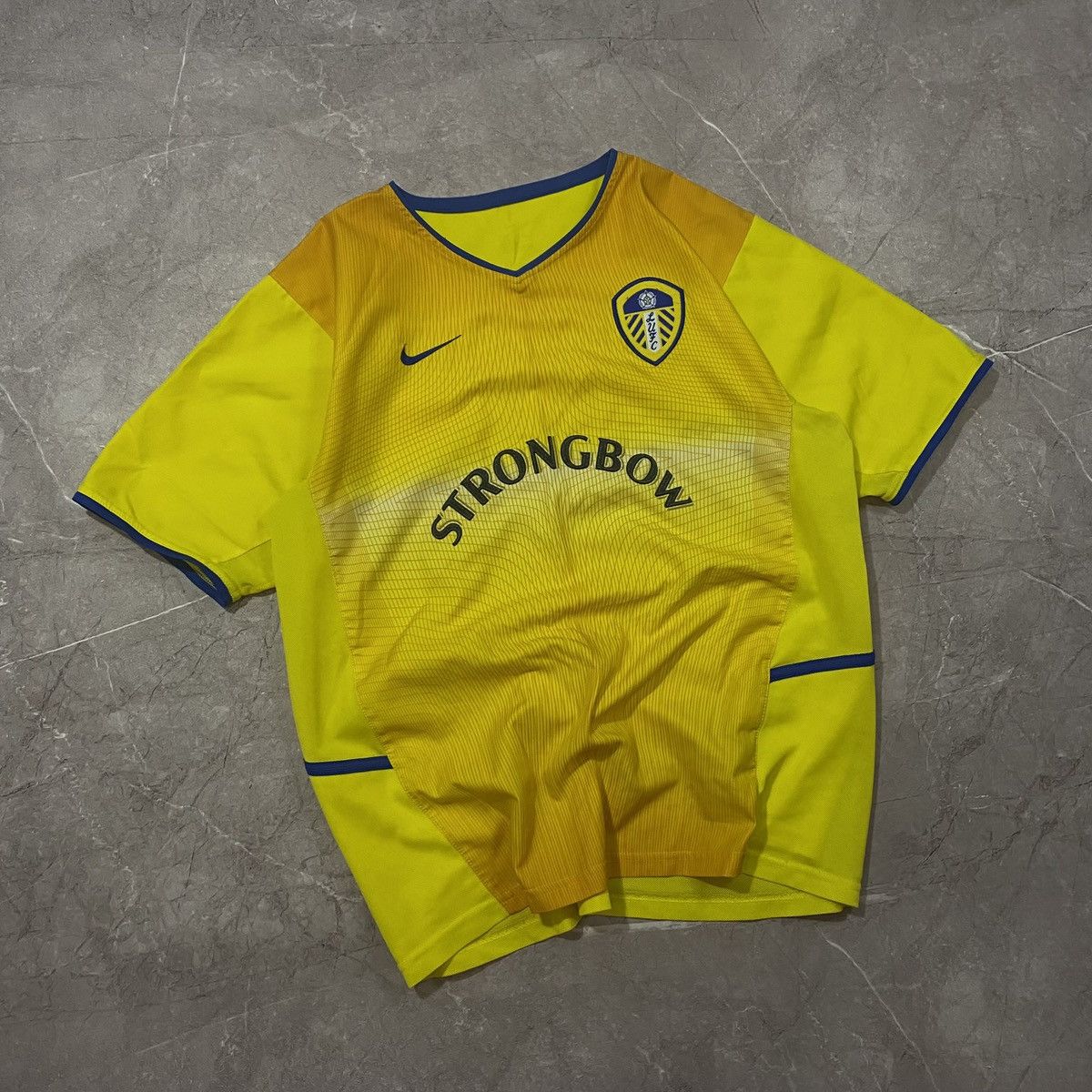 Nike VINTAGE NIKE LEEDS TEE SOCCER JERSEY STRONGBOW 00s Size US S / EU 44-46 / 1 - 1 Thumbnail