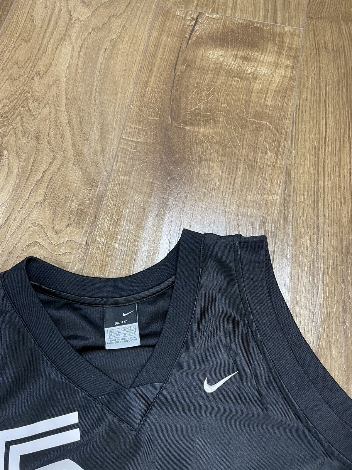 Nike Vintage Nike Basketball Apparel 5/5 Basketball Singlet Tee Size US S / EU 44-46 / 1 - 6 Thumbnail