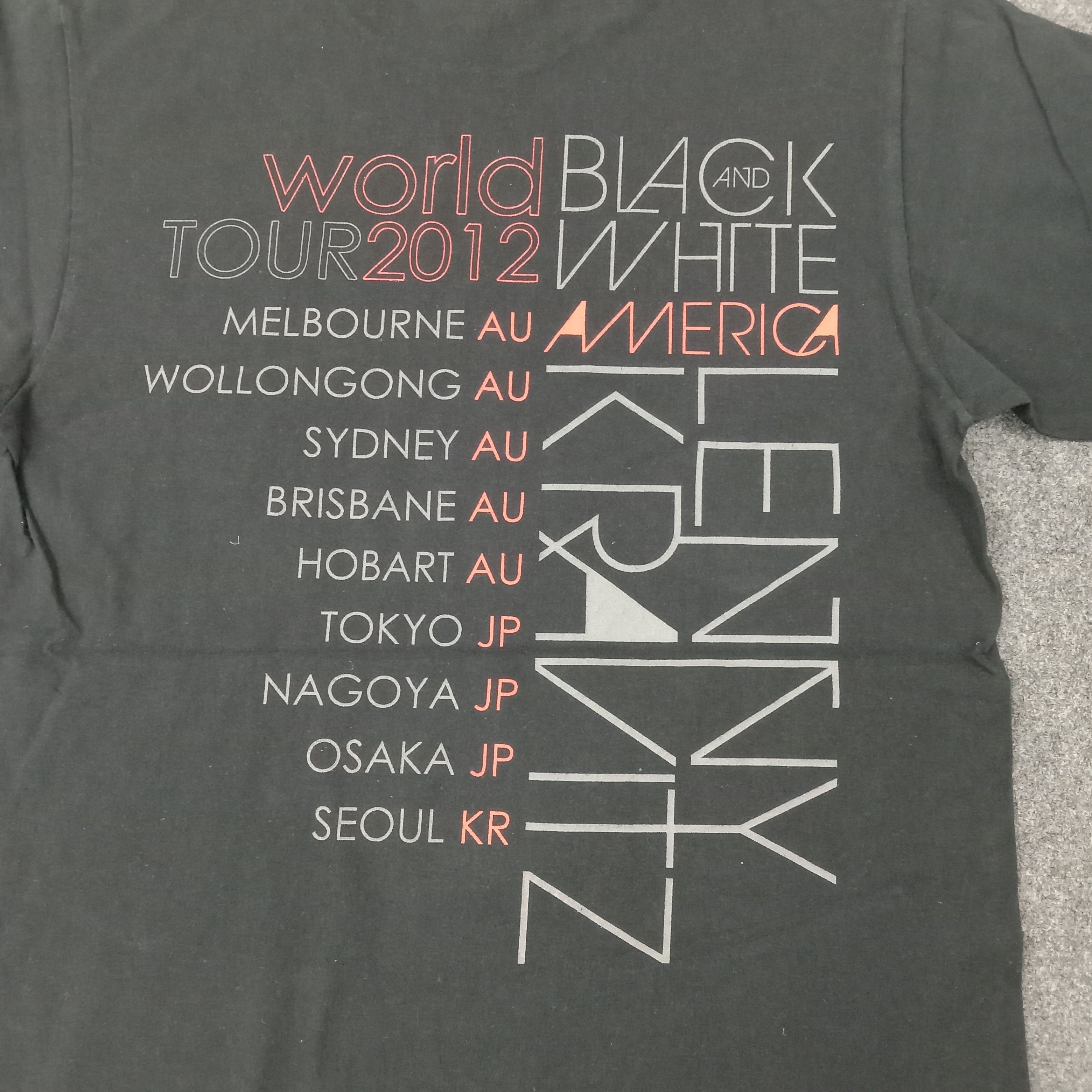 Band Tees Lenny Kravitz Black and White World Tour 2012 Tshirt C259N60 Size US S / EU 44-46 / 1 - 5 Thumbnail
