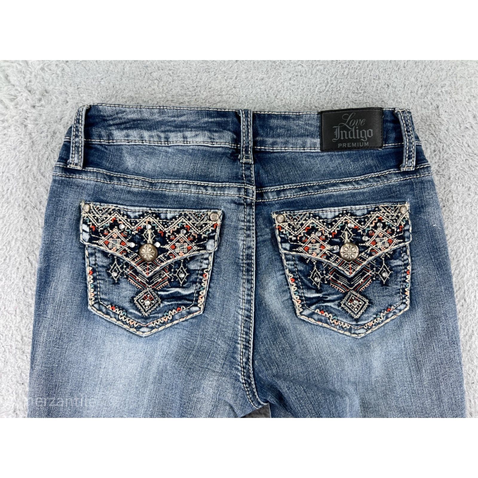 Denime Love Indigo Jeans Women 4 Capri Blue Denim Embroidered Sequin 5-Pocket Regular Inseam 20 in Capri Jeans Womens Size 27" / US 4 / IT 40 - 3 Thumbnail