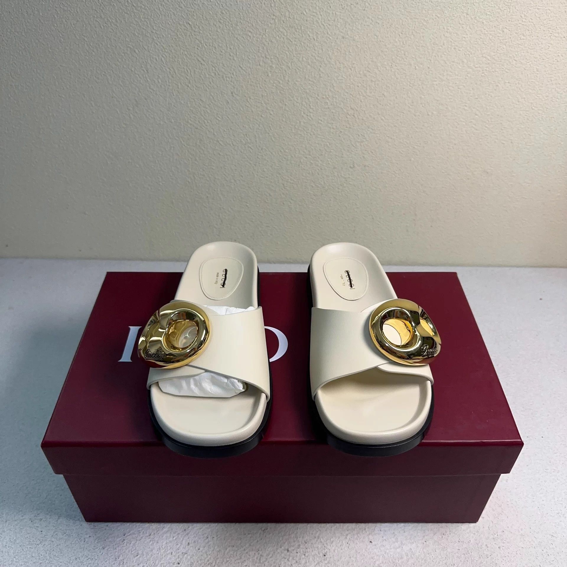 Gucci GUCCI Women's White Metal Buckle Slides 36 Size US 6 / IT 36 - 2 Thumbnail